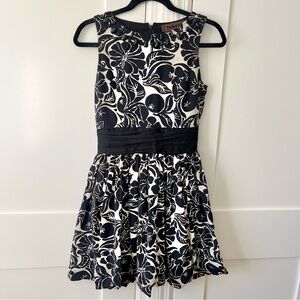 T. Tandon Floral Sleeveless Fit & Flare Bubble Hem Dress Black White Sz S